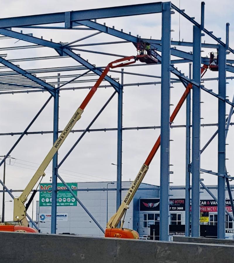 Boom-and-Platform-660sj-Booms-in-full-flight-steel-erecting